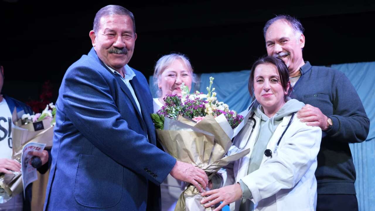 Milas’ta “Doktor Yetiş” Tiyatro Oyunu Yoğun İlgi Gördü 2